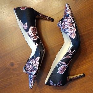 NWOT Bettye by Bettye Muller Avalon Pumps, Size 9 M, Black/Pink  FIRM PRICE!